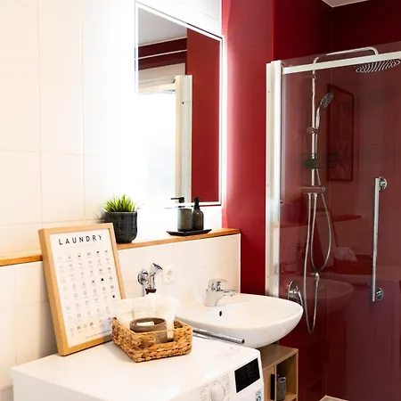 Lubu Central, Cozy, With Workspace And Parking *