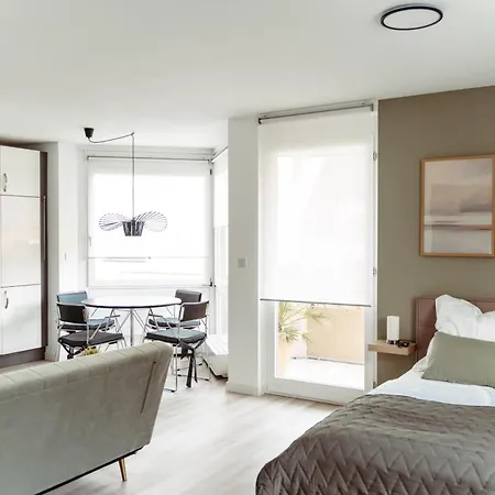 Lubu Central, Cozy, With Workspace And Parking