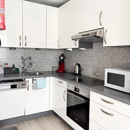 Lubu Central, Cozy, With Workspace And Parking *