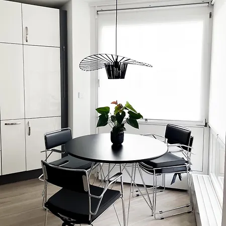 Lubu Central, Cozy, With Workspace And Parking *